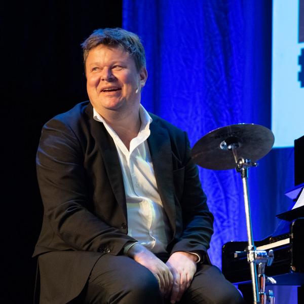 Sjur Hjeltnes
